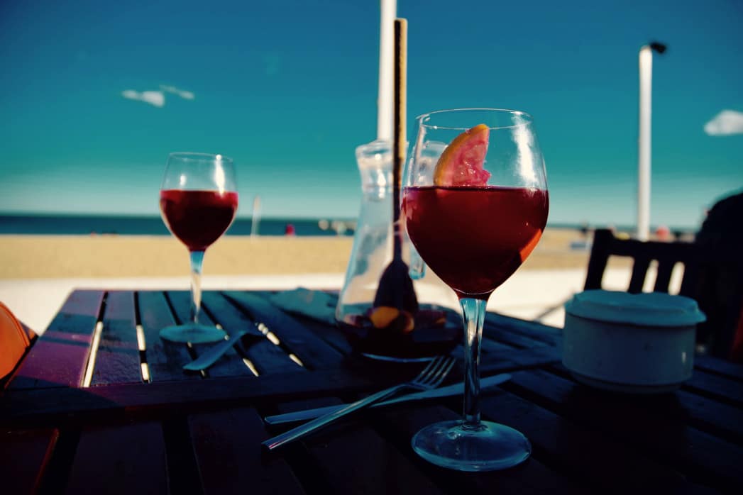 sangria-on-the-beach_t20_QQe1Aa