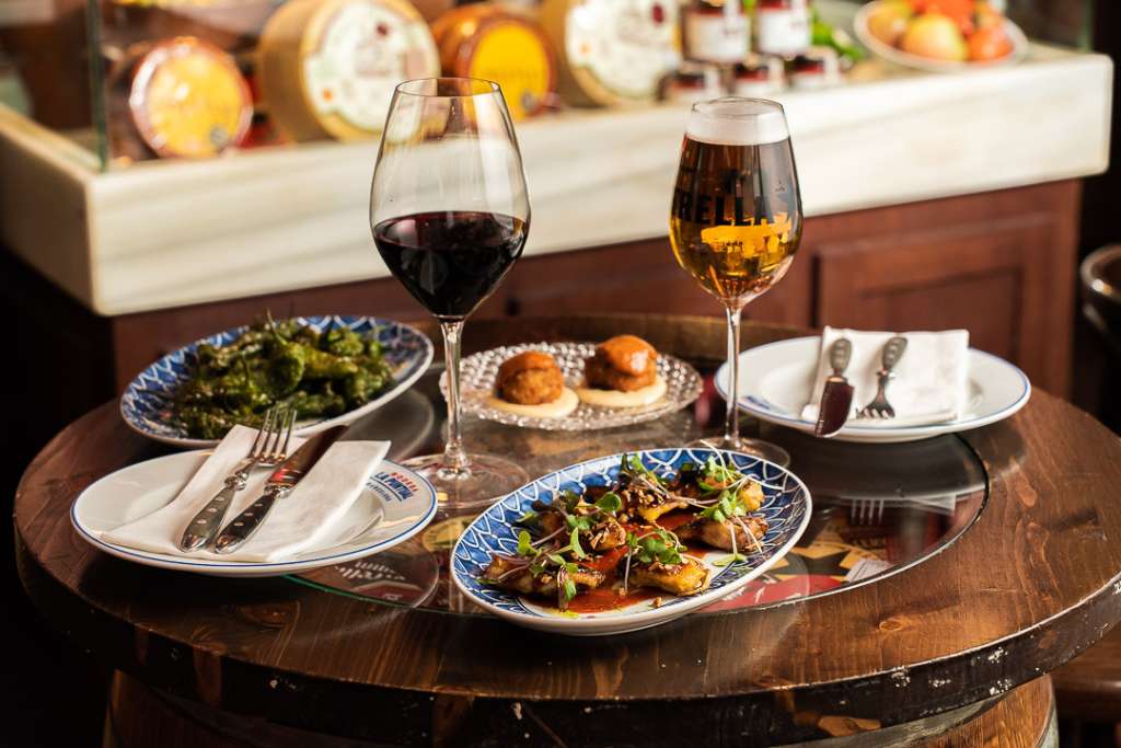 Bodega La Puntual - Top 5 Best Sangria Bars & Restaurants in Barcelona (Detailed Guide)