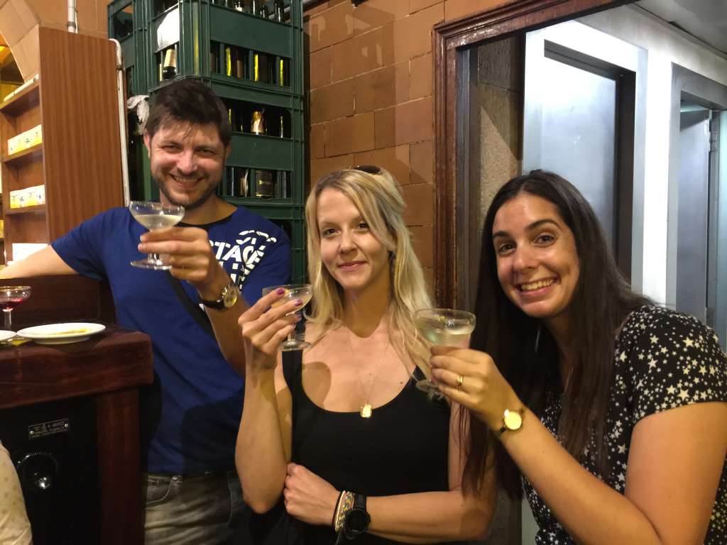 guest with eye on food tours in barcelona