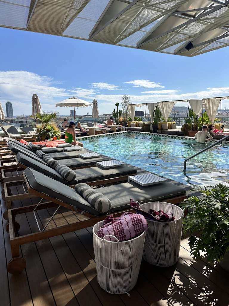 Tope-rooftop-pool